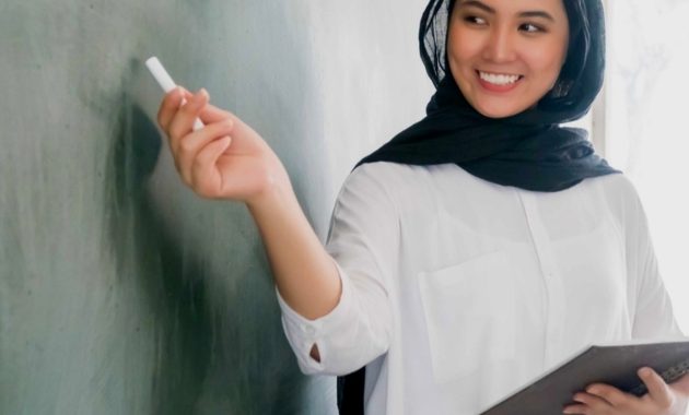 Menguasai bahasa Inggris bisa meningkatkan kemungkinan mendapatkan pekerjaan yang lebih baik.