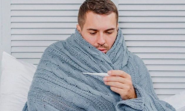 Beberapa cara yang bisa dicoba untuk mengatasi demam saat puasa, namun jika demam tidak kunjung reda sebaiknya segera periksa ke dokter.