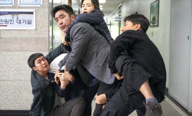 Salah satu film Korea yang direkomendasikan untuk ditonton saat menunggu berbuka puasa adalah "Extreme Job".