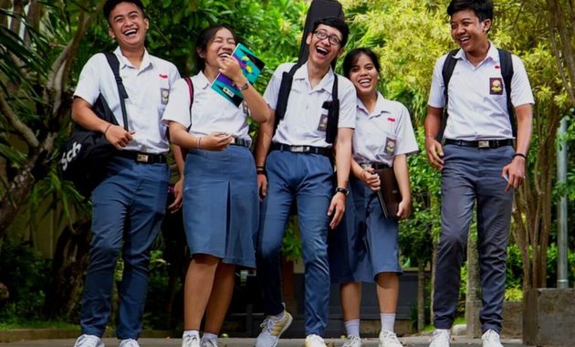 Salah perbedaan SMA dan SMK terletak pada tujuan pendidikannya.
