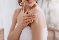 Pembahasan mengenai manfaat body lotion untuk tubuh yang penting untuk kamu ketahui dan pahami agar kulitmu terawat dan sehat.