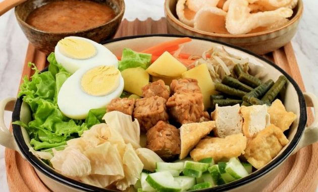 Berbagai manfaat gado-gado terutama untuk diet lengkap dengan kisaran jumlah kalorinya dan resep mudah untuk membuatnya.