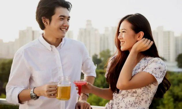 Artikel mengenai beberapa cara membuat gebetan memerhatikan Anda dan bisa membuatnya tetap tertarik yang harus perempuan lakukan.