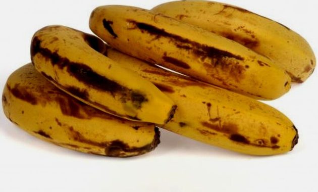 Pembahasan mengenai kapan waktu yang tepat untuk membuang pisang dengan kulit pisang sudah cokelat dan cara mengolahnya.