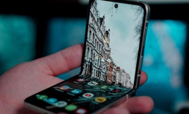 Yang harus diketahui tentang smartphone lipat vs biasa