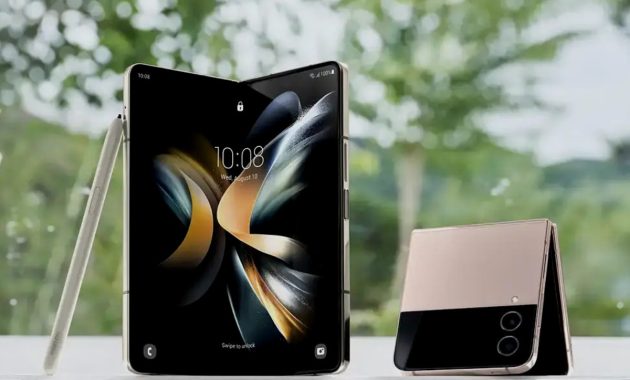 Perbandingan antara smartphone lipat vs biasa lengkap dengan kelebihan dan kekurangannya yang bisa Anda pahami sebelum membeli.