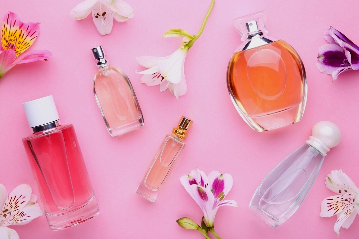 Artikel tentang beberapa tips memilih parfum yang dijual lengkap dengan jenis-jenis parfum yang paling banyak ditemukan di pasaran.