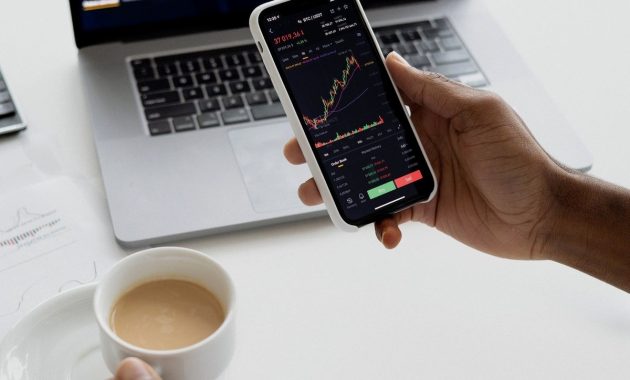 Artikel ini membahas mengenai beberapa alasan harus investasi sejak dini yang penting untuk kalian pahami.