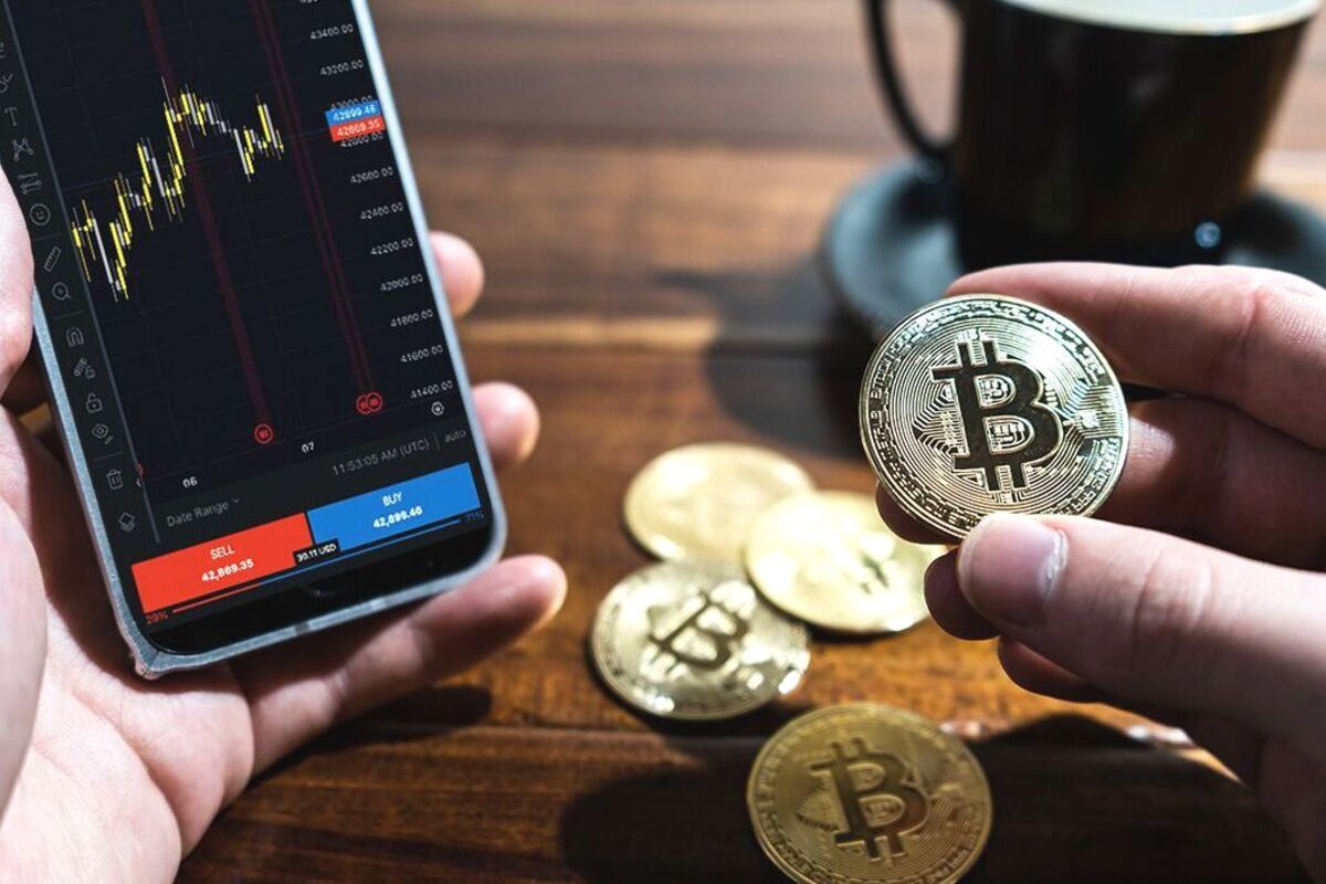 Artikel yang membahas mengenai beberapa panduan investasi bitcoin yang bisa untuk dilakukan oleh pemula dengan aman.