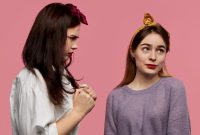 Artikel ini membahas mengenai beberapa cara uang merusak persahabatan yang harus kalian hindari agar persahabatan awet sampai tua.