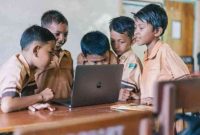 Pentingnya teknologi dalam pendidikan merupakan bagian mendasar dalam menjaga pertumbuhan dan kemajuan ekonomi saat ini.