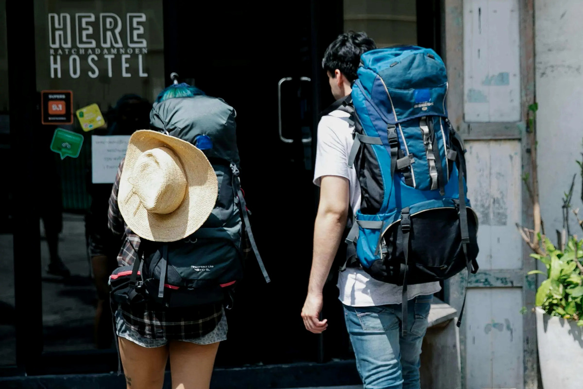 Artikel ini membahas mengenai beberapa tips liburan ala backpacker yang sangat penting untuk dipahami terutama untuk para pemula.