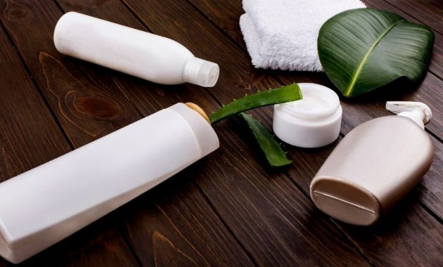 Artikel ini membahas mengenai beberapa cara memilih sampo yang tepat untuk jenis rambut Anda lengkap beserta penjelasannya.