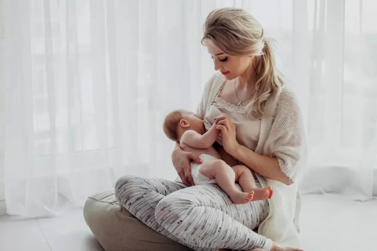 Artikel ini membahas mengenai beberapa rekomendasi makanan peningkat ASI yang sangat baik untuk ibu menyusui.