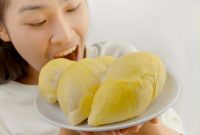 Artikel ini membahas mengenai mengenai beberapa manfaat durian yang baik untuk Kesehatan tubuh karena ternyata mengandung banyak nutrisi.