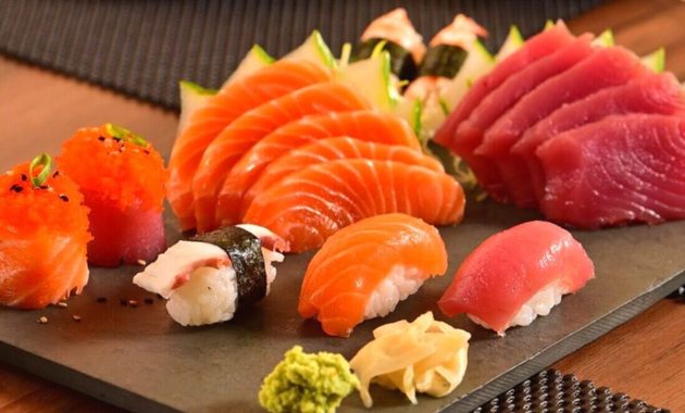 Artikel ini membahas mengenai beberapa manfaat salmon mentah yang baik untuk kesehatan selama tidak melebihi batas wajar.