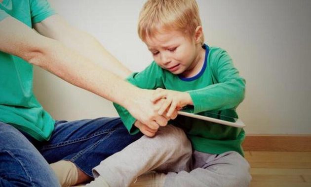 Artikel ini membahas mengenai beberapa dampak gadget modern yang bisa berpengaruh terhadap perkembangan anak-anak.