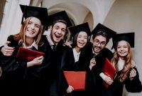 Langkah lulus kuliah yang dapat Anda tinjau kembali setiap semester untuk tetap berada di jalur yang tepat dalam meraih gelar sarjana Anda.