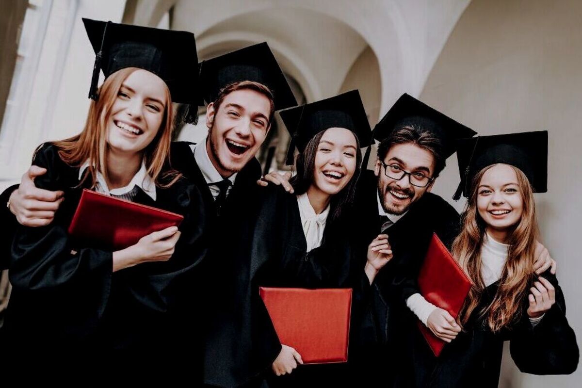 Langkah lulus kuliah yang dapat Anda tinjau kembali setiap semester untuk tetap berada di jalur yang tepat dalam meraih gelar sarjana Anda.