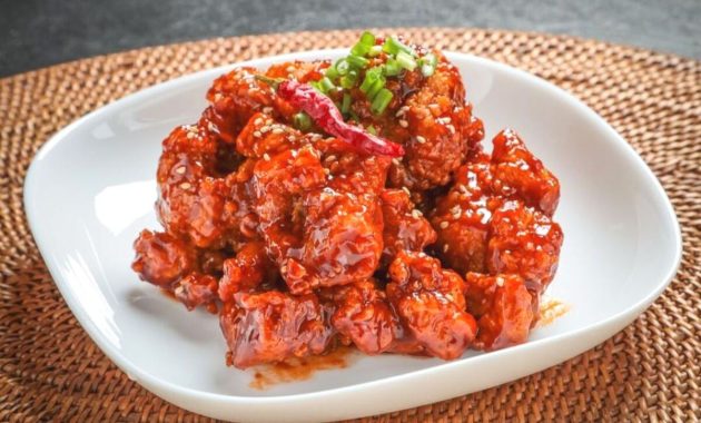 Artikel ini membahas mengenai beberapa manfaat makanan pedas yang baik untuk kesehatan asal tidak berlebihan dalam mengonsumsinya.