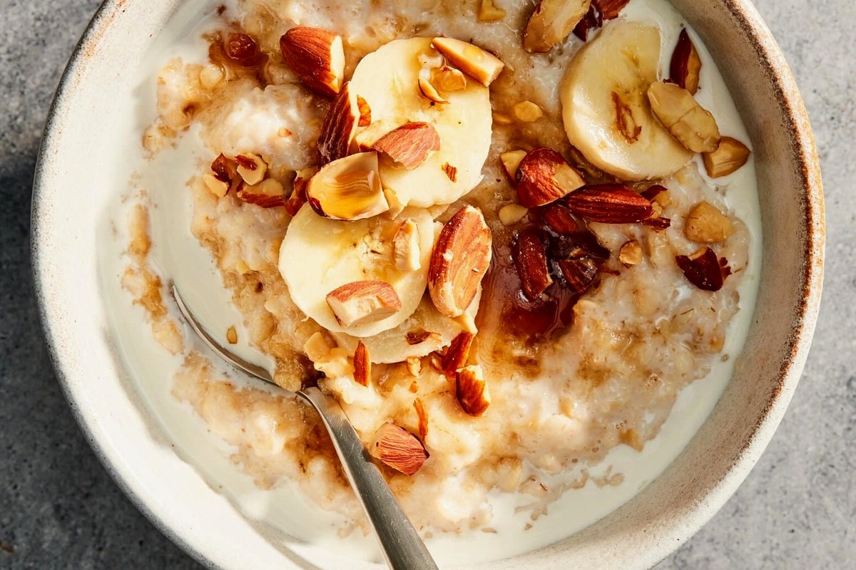 Artikel ini membahas mengenai beberapa manfaat oatmeal untuk diet sehat Anda lengkap dengan cara menyiapkannya.