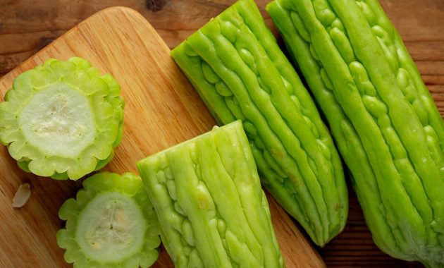 Artikel ini mengupas dan membahas mengenai beberapa manfaat kesehatan pare lengkap dengan cara untuk menikmatinya.