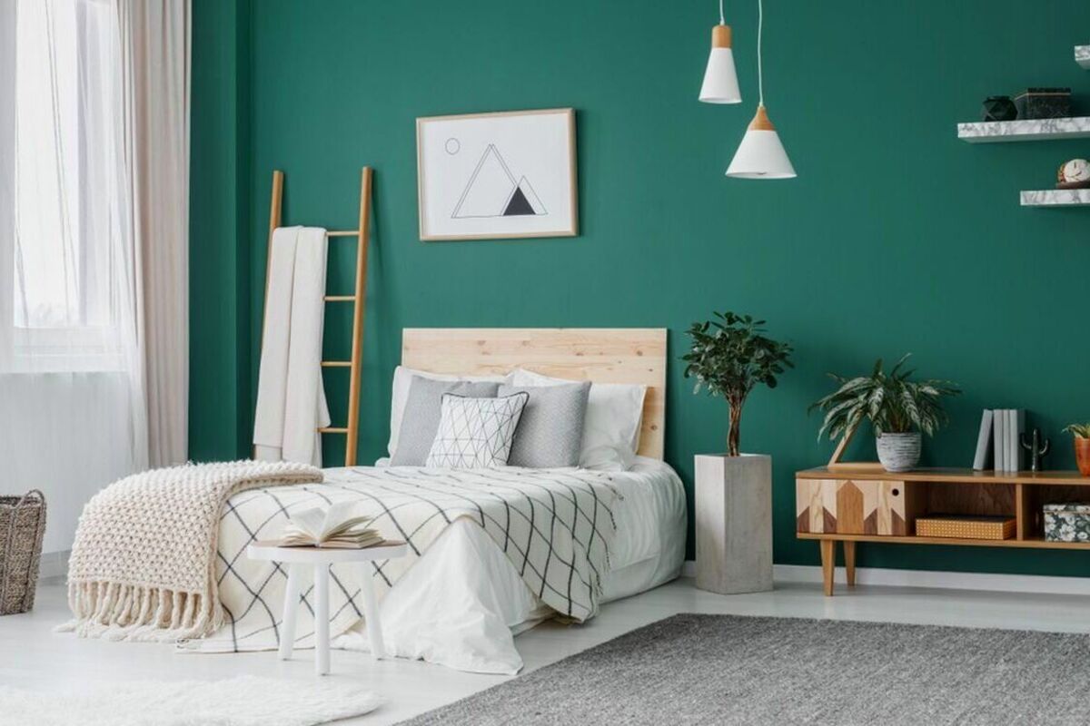 Artikel ini memberikan beberapa tips membuat kamar tidur Anda menjadi lebih nyaman untuk ditempati sebagai tempat beristirahat.