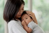 Artikel mengenai beberapa tips menyusui sambil bekerja yang bisa Anda coba terutama untuk para ibu baru yang belum berpengalaman.
