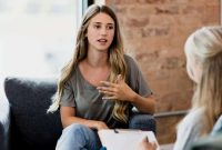 Artikel kali ini membahas mengenai beberapa cara menghadapi orang egois dengan bijak agar Anda menang dengan elegan.