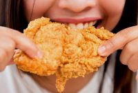 Artikel kali ini membahas mengenai 11 manfaat makan ayam yang sangat baik untuk kesehatan kita semua tergantung bagaimana mengolahnya.