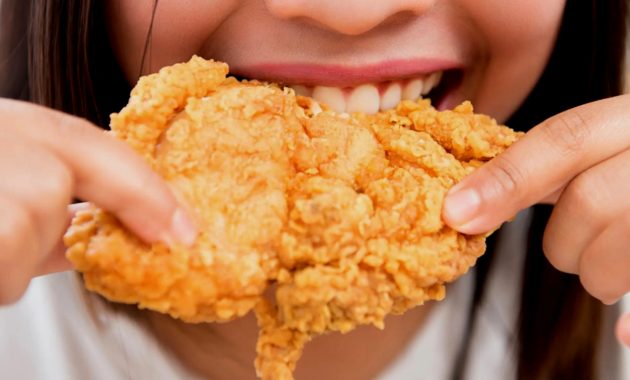 Artikel kali ini membahas mengenai 11 manfaat makan ayam yang sangat baik untuk kesehatan kita semua tergantung bagaimana mengolahnya.