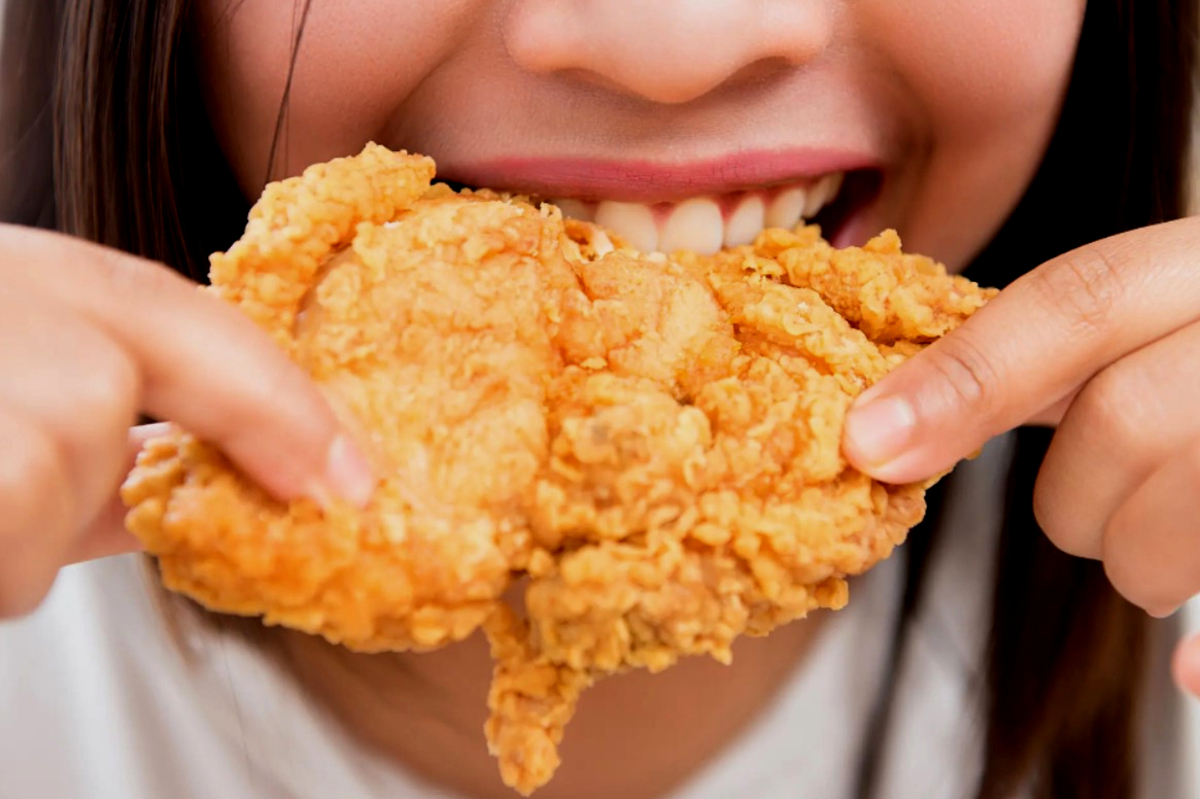 Artikel kali ini membahas mengenai 11 manfaat makan ayam yang sangat baik untuk kesehatan kita semua tergantung bagaimana mengolahnya.