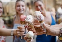 Artikel kali ini memberikan penjelasan tentang beberapa manfaat makan es krim yang baik untuk kesehatan manusia.