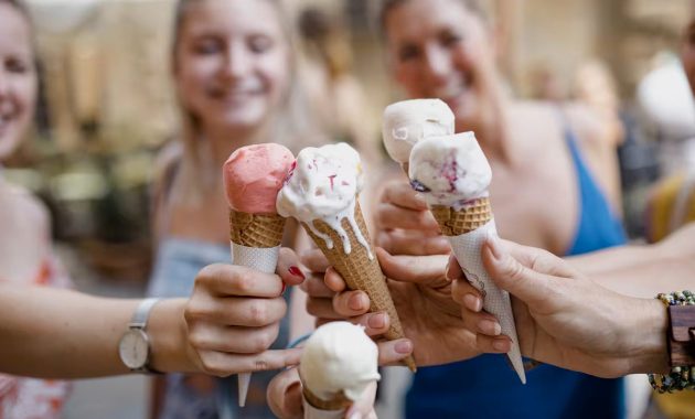 Artikel kali ini memberikan penjelasan tentang beberapa manfaat makan es krim yang baik untuk kesehatan manusia.