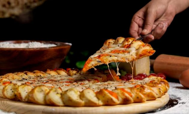 Artikel kali ini akan membuat kalian tersenyum karena akan membahas mengenai beberapa manfaat kesehatan pizza.