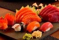 Artikel ini membahas mengenai beberapa manfaat mengonsumsi makanan laut mentah yang baik untuk membantu diet Anda.