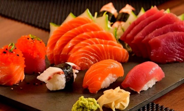 Artikel ini membahas mengenai beberapa manfaat mengonsumsi makanan laut mentah yang baik untuk membantu diet Anda.