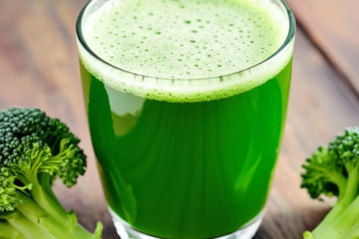 Artikel kali ini membahas mengenai beberapa manfaat minum jus brokoli yang baik untuk kesehatan tubuh manusia.