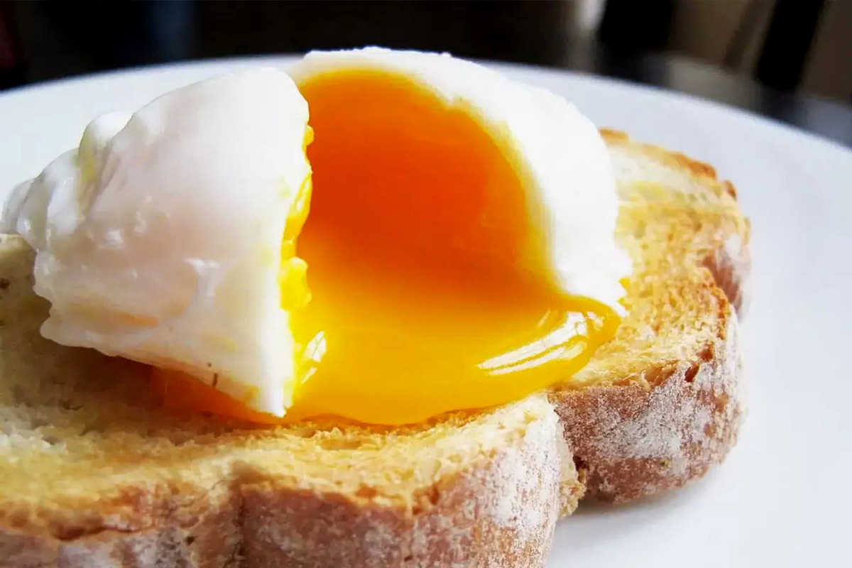 Artikel kali ini membahas mengenai beberapa manfaat telur mentah yang baik untuk kesehatan namun tidak boleh berlebihan.