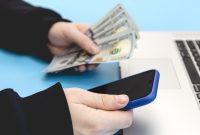 Artikel kali ini membahas tentang bahaya pinjol yang harus diperhatikan baik-baik karena tidak banyak orang sadari.