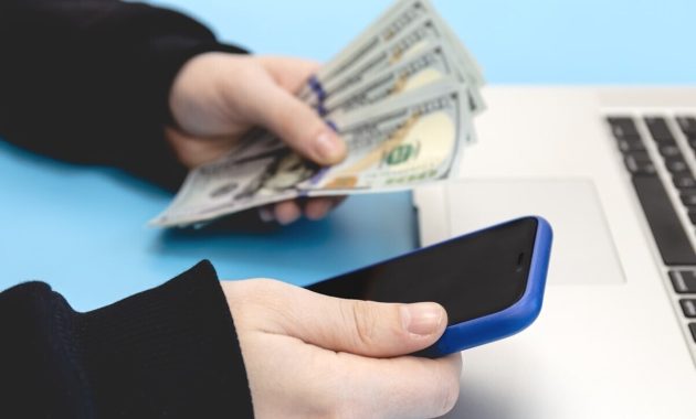 Artikel kali ini membahas tentang bahaya pinjol yang harus diperhatikan baik-baik karena tidak banyak orang sadari.