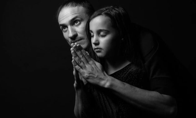 Artikel kali ini sangat penting untuk dipahami semua kalangan karena membahas mengenai apa itu child grooming dan juga ciri-ciri perilakunya.