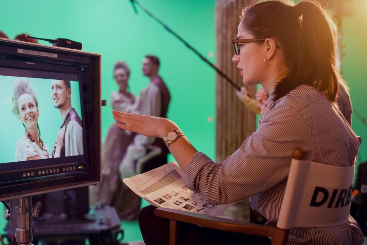 Artikel ini membahas mengenai beberapa peran sutradara film lengkap beserta tanggung jawab yang harus dilakukannya.