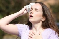 Artikel kali ini menjelaskan tentang beberapa cara dan tips menghadapi cuaca panas yang harus Anda lakukan saat kepanasan.