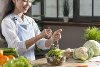 Artikel kali ini membahas mengenai beberapa tips defisit kalori yang mudah dilakukan untuk pemula agar bisa konsisten.