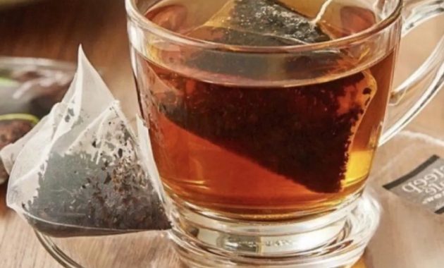 Artikel ini membahas mengenai beberapa efek minum teh saat berbuka puasa yang ternyata kurang baik untuk kesehatan tubuh.