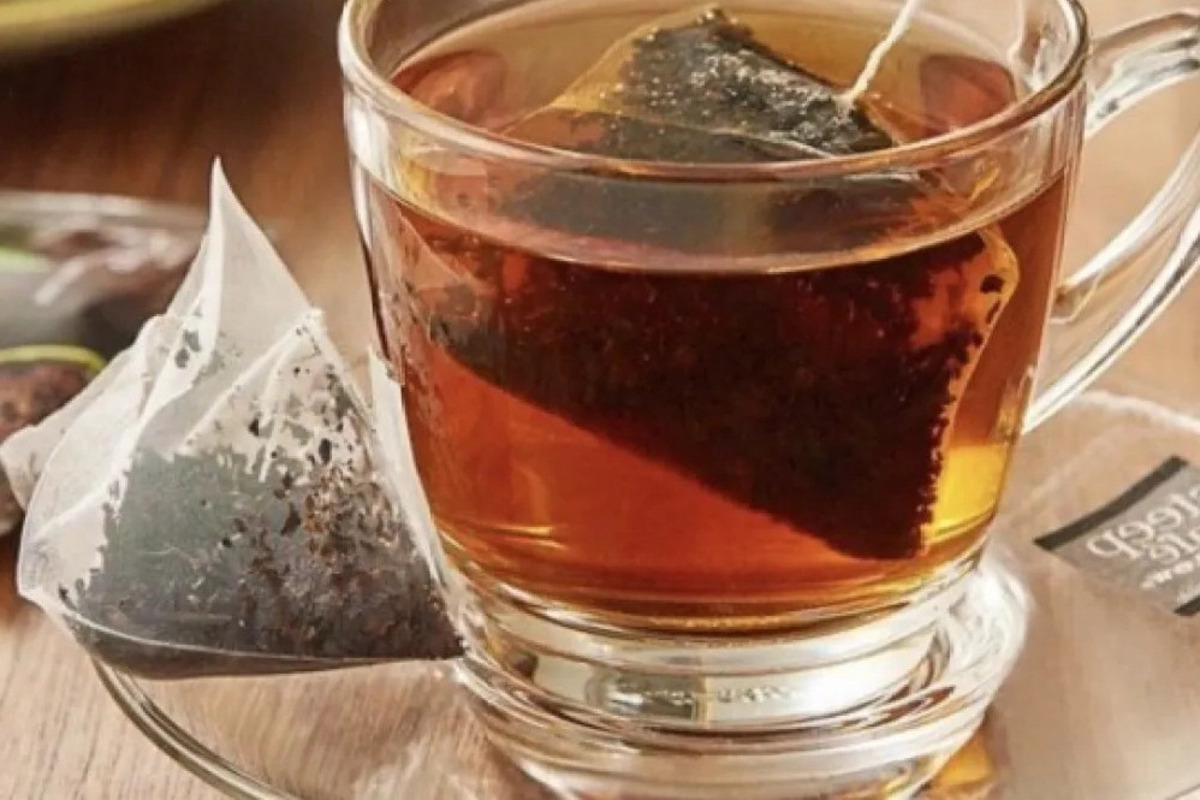 Artikel ini membahas mengenai beberapa efek minum teh saat berbuka puasa yang ternyata kurang baik untuk kesehatan tubuh.