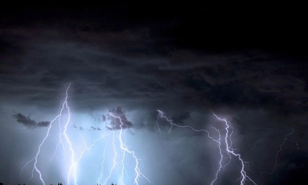 Artikel kali ini membahas tentang beberapa cara dan tips untuk mengatasi rasa takut petir untuk membantu diri agar tetap tenang dan aman.