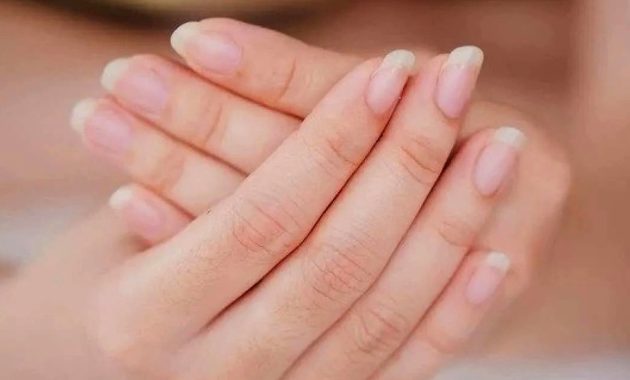 Artikel kali ini membahas mengenai beberapa tanda-tanda kuku sehat yang harus Anda perhatikan dan pahami. Apakah kuku Anda sehat?