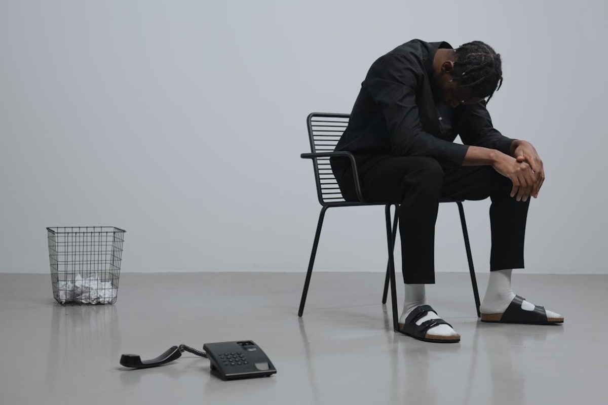 Artikel kali ini membahas mengenai beberapa pengertian burnout lengkap beserta gejala dan juga penyebabnya yang harus diperhatikan.